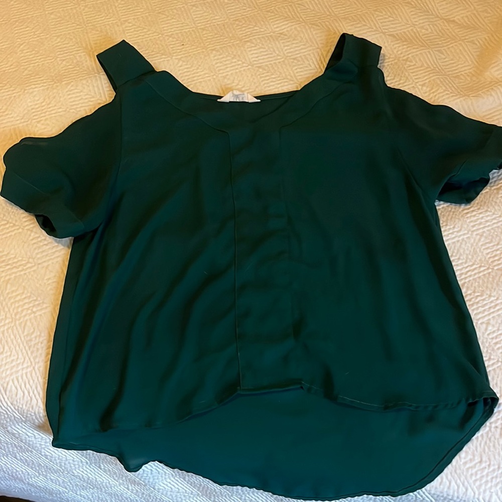 Jack by BB Dakota forest green flowy top with sleeve cuts